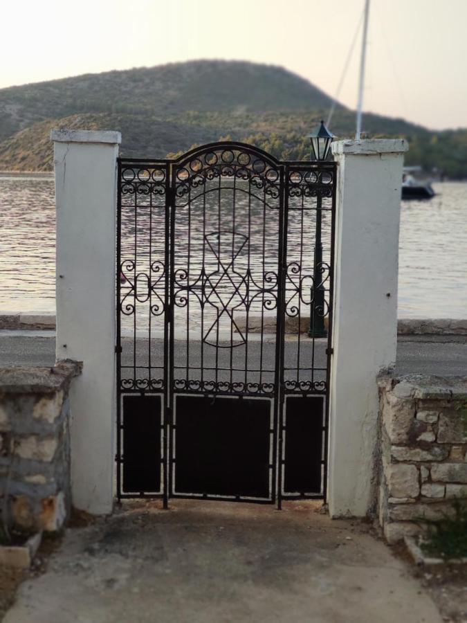 Barracks 1856 * ואטי